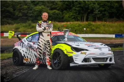Luke-Barker TRI-ACE SIRIUS-renkaille, kilpailee UK Drifting Championship -sar...